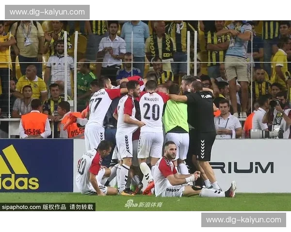 绿茵场上的冰与火之歌：当马其顿铁军瓦尔达遇上土耳其豪门费内巴切